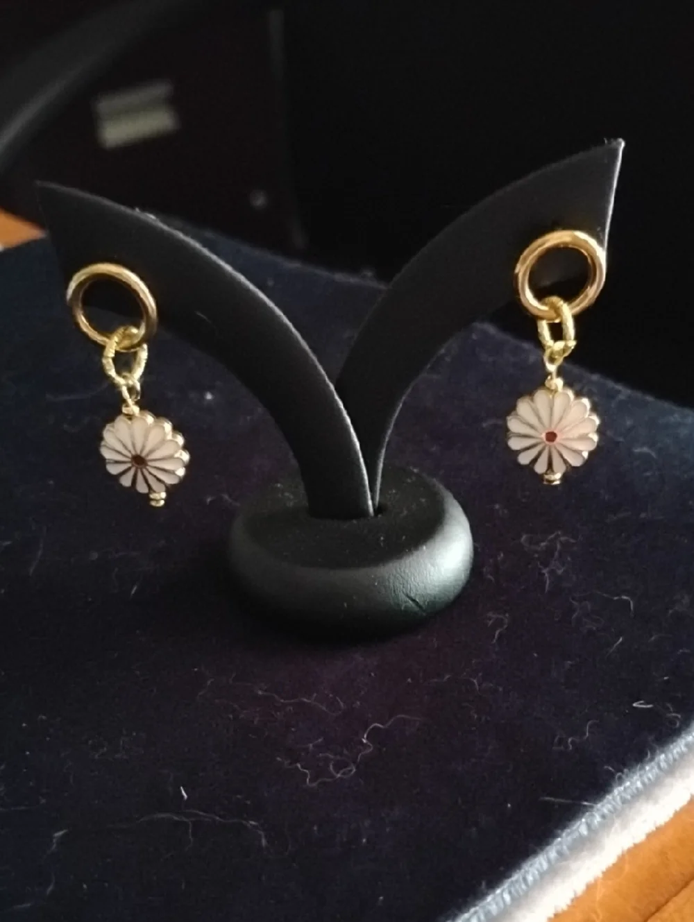 Hand Crafted Gold and White Daisy Drop Earrings with Red Center - Picture 4 of 7